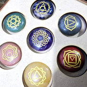 7 चक्र गोल टम्बल सेट लकड़ी के बक्से में (7 Chakra Circular Tumble in Wooden Box)