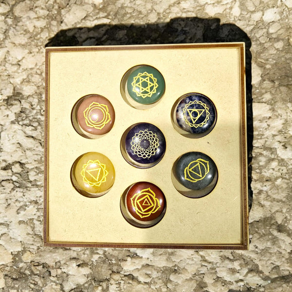 7 चक्र गोल टम्बल सेट लकड़ी के बक्से में (7 Chakra Circular Tumble in Wooden Box)