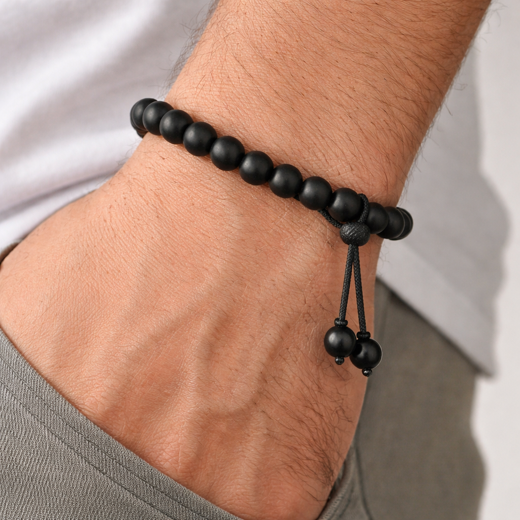 करुंगली ब्रेसलेट (Karungali Bracelet)