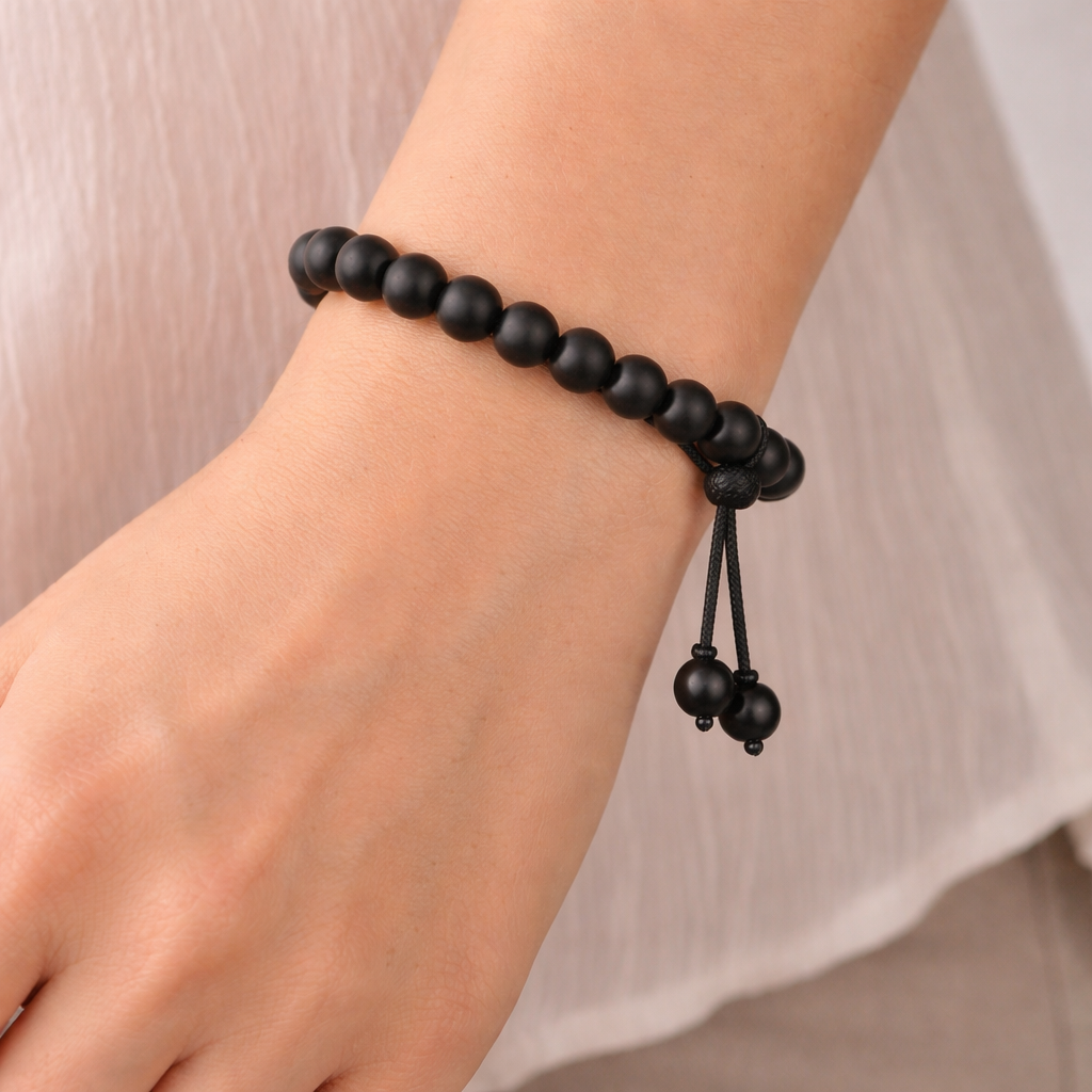 करुंगली ब्रेसलेट (Karungali Bracelet)