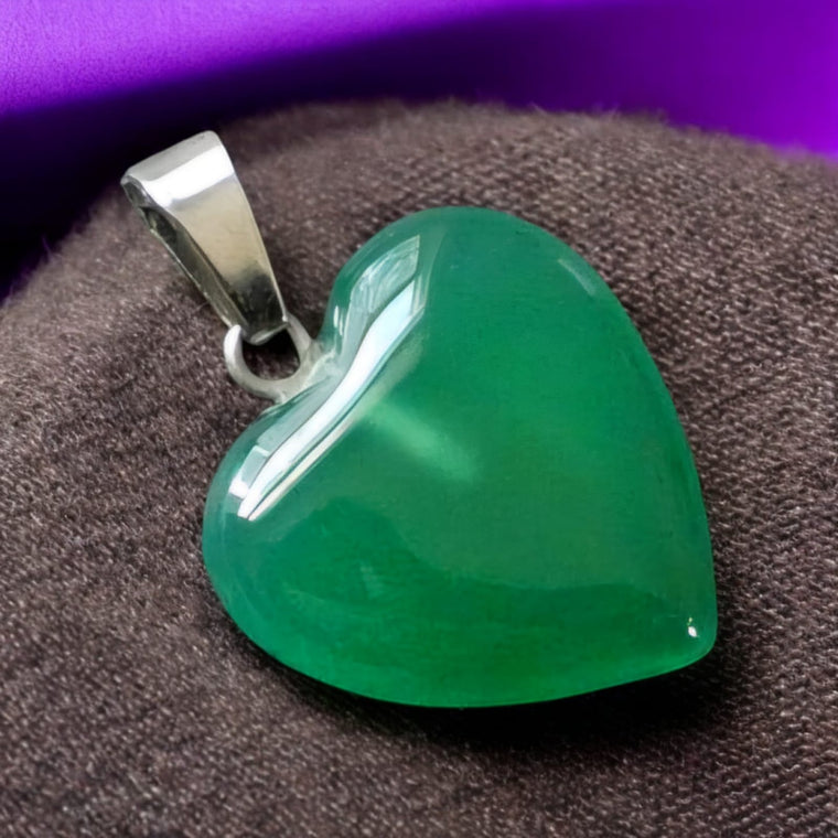 ग्रीन एवेंच्‍यूरिन स्टोन हार्ट पेंडल (Green Aventurine Heart Pendant)