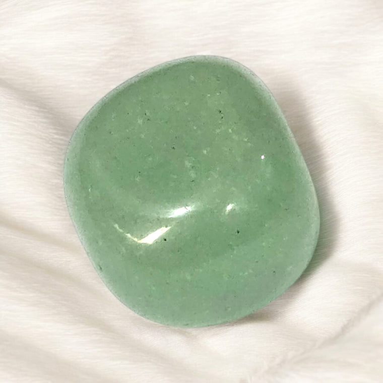 ग्रीन एवेंट्यूरिन टंबल स्टोन (Green Aventurine Tumble Stone)