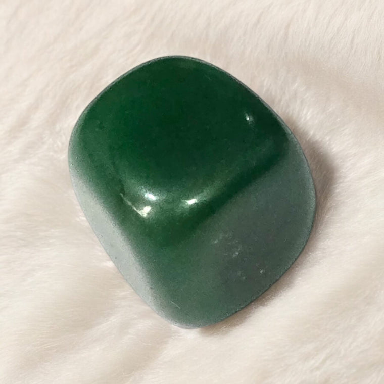 ग्रीन जेड टंबल स्टोन (Green Jade Tumble Stone)