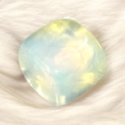 ओपलाइट टंबल स्टोन (Opalite Tumble Stone)