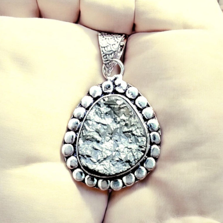 पाइराइट पेंडल (Pyrite Pendant)