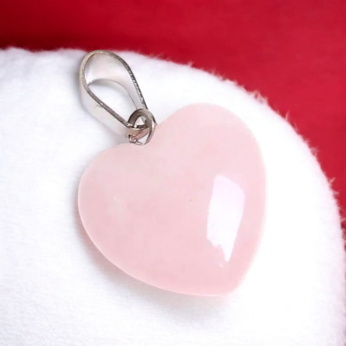 रोज क्वार्ट्ज हार्ट पेंडल (Rose Quartz Heart Pendant)