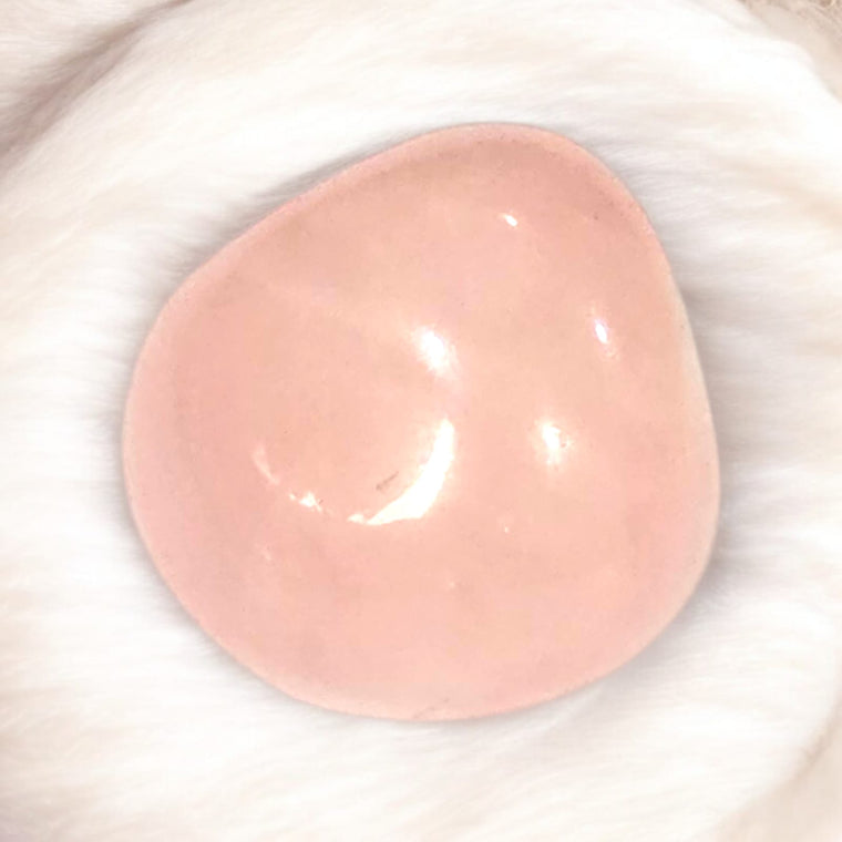 रोज क्वार्ट्ज टंबल स्टोन (Rose Quartz Tumble Stone)