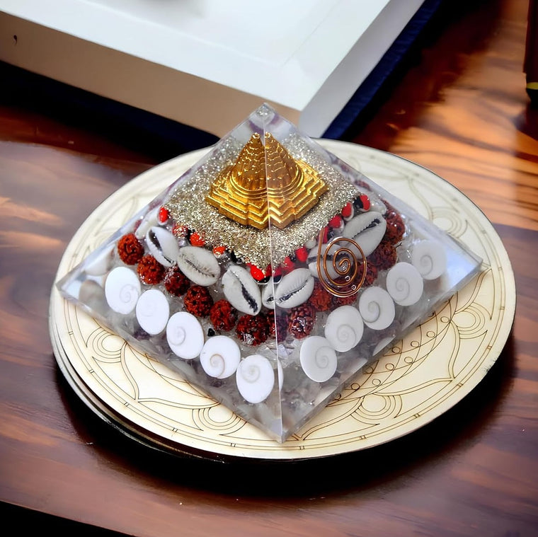 रुद्राक्ष गोमती चक्र कौड़ी श्री यन्त्र पिरामिड (Lakshmi Pyramid)