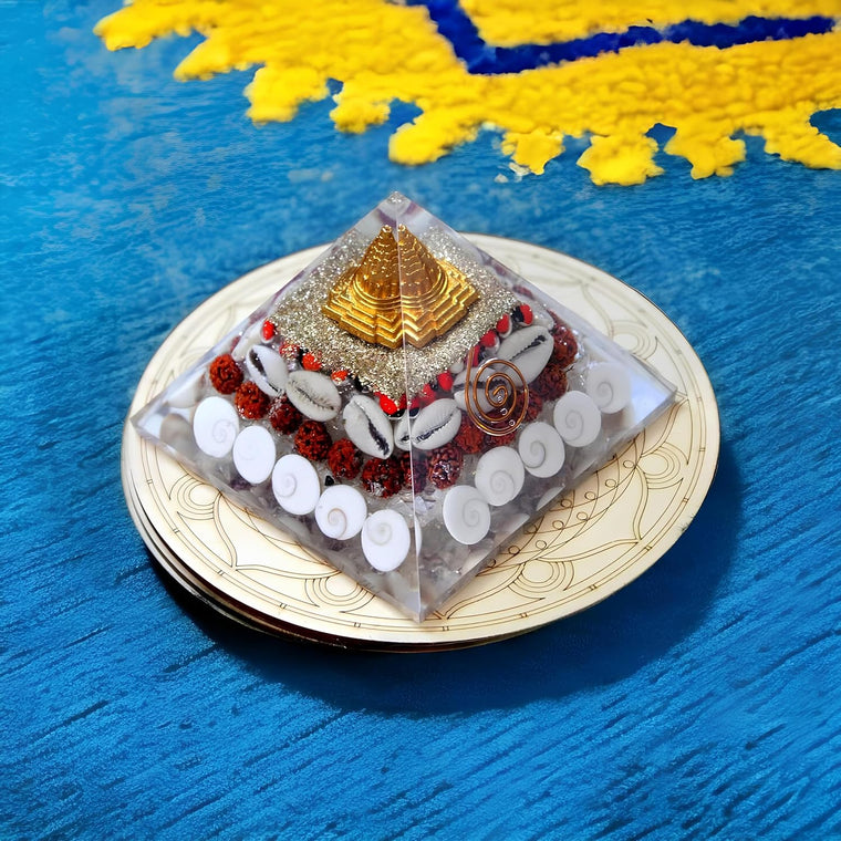 रुद्राक्ष गोमती चक्र कौड़ी श्री यन्त्र पिरामिड (Lakshmi Pyramid)