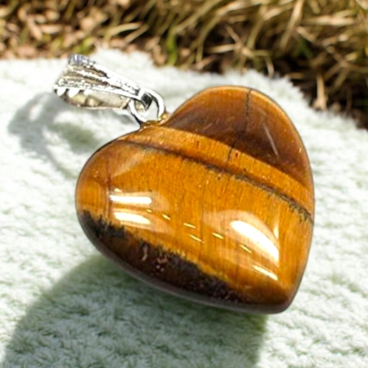 टाइगर आई स्टोन हार्ट पेंडल (Tiger Eye Stone Heart Pendant)
